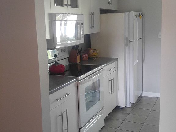 3rd image of 502 N Grace Ln