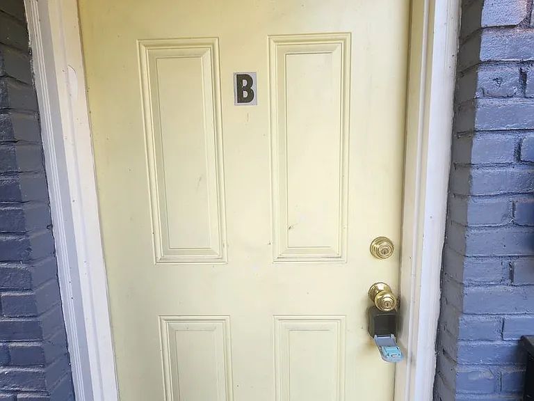 917 Oakview Ave — Photo 6