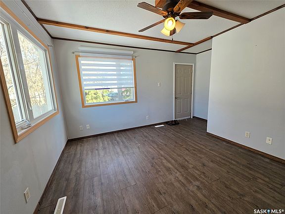 2nd image of 1428 Winnie Street