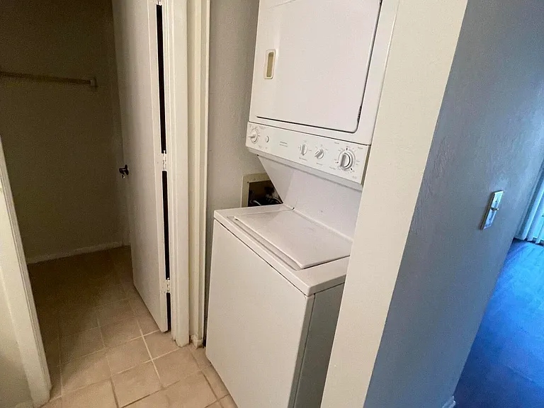 1550 SE Royal Green Cir #P203 — Photo 8