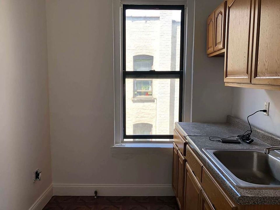 1st image of 61 E 17th St #E1