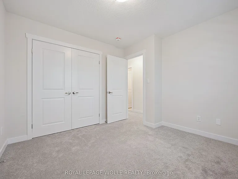 40 Moon Cres — Photo 17