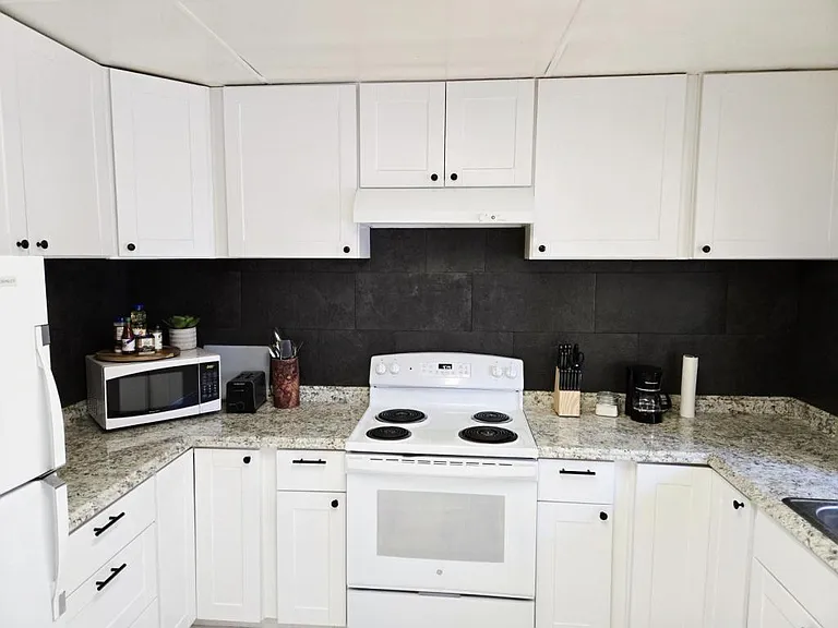 303 E Christina St — Photo 43
