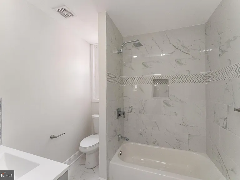 5426 Webster St — Photo 24