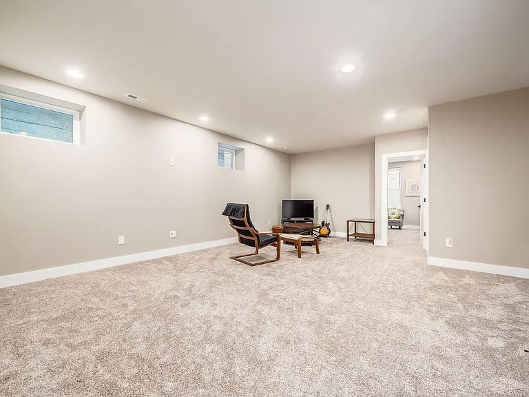 Finished basement with in-law suite