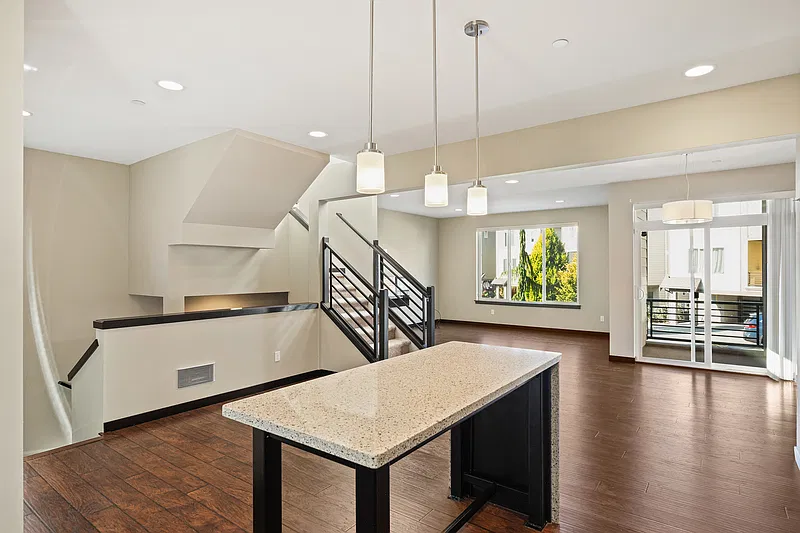 3 bed, 2.5 bath, 1708 sqft, $2,995 — Photo 4