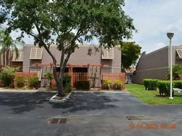 11281 NW 15th Pl, Pembroke Pines, FL 33026