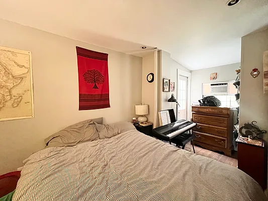 Rented by Pear NYC LLC | media 19