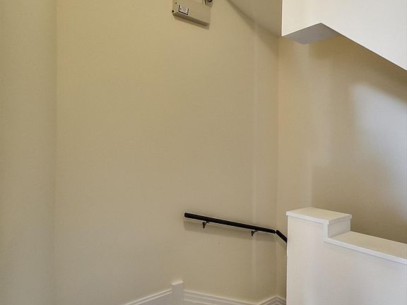 4th image of 2409 N Clybourn Ave