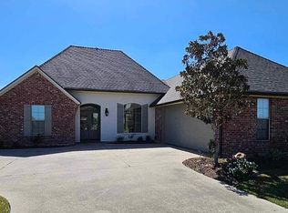 11427 Twin Oaks Cir, Maurice, LA 70555