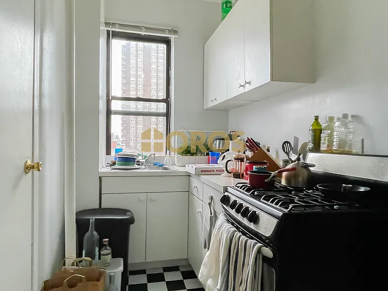700 E 9th St #18 — Photo 3