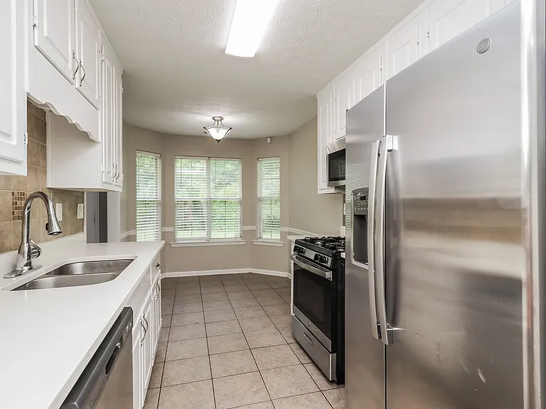 115 Syracuse Ln — Photo 8