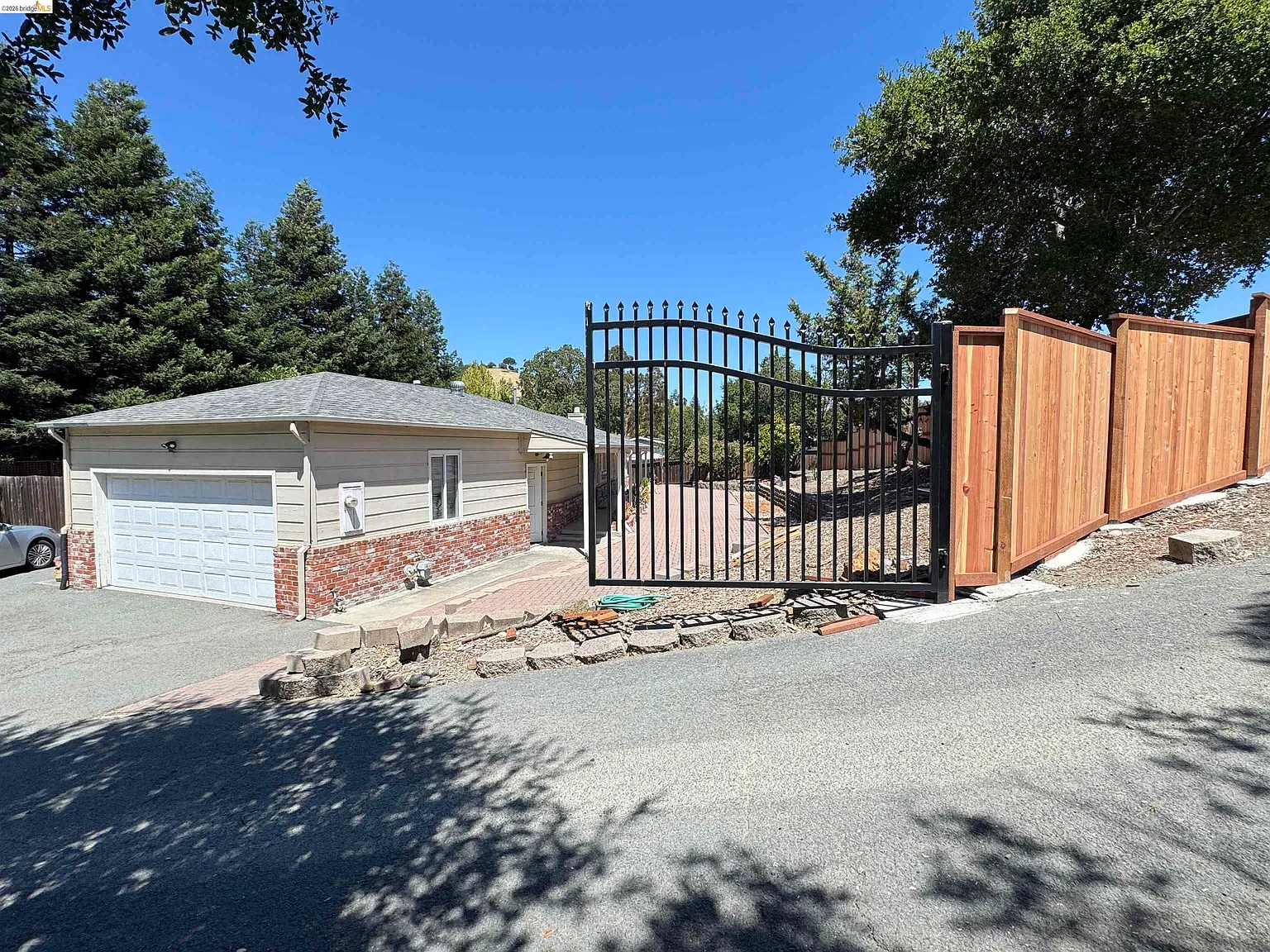 3 bed, 2.0 bath, 1608 sqft, $5,500 — Photo 1