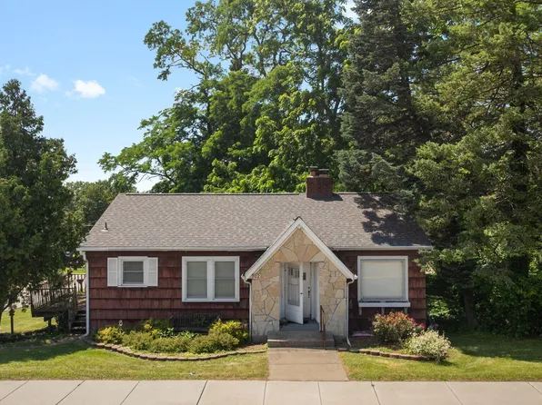 702 Pine Lake Ave, La Porte, IN 46350