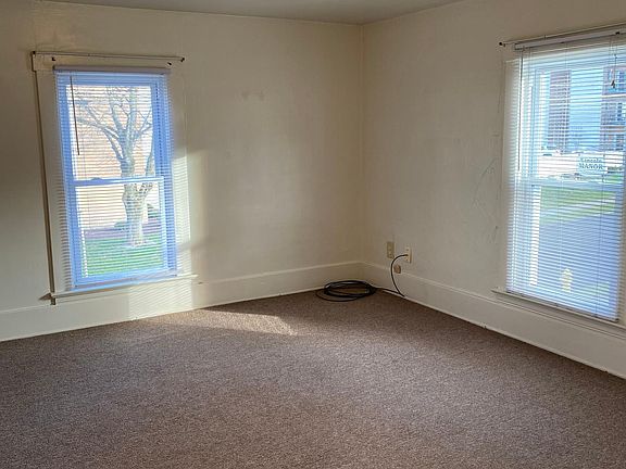 4th image of 172 S Pardee St #1/2