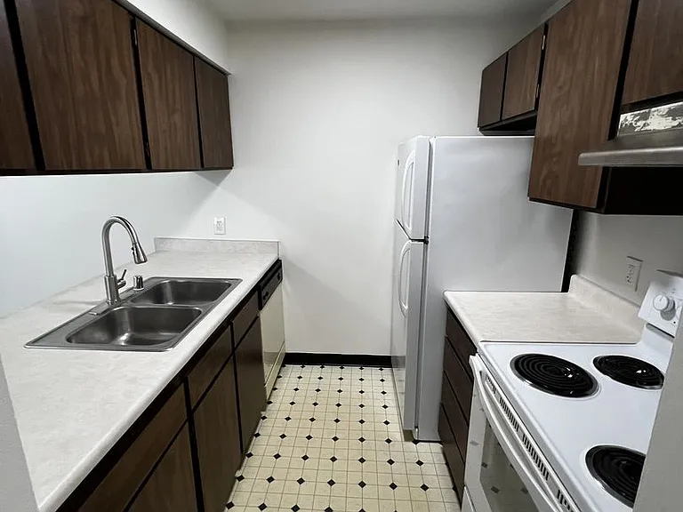 Spartan Drive Apartments — Photo 8