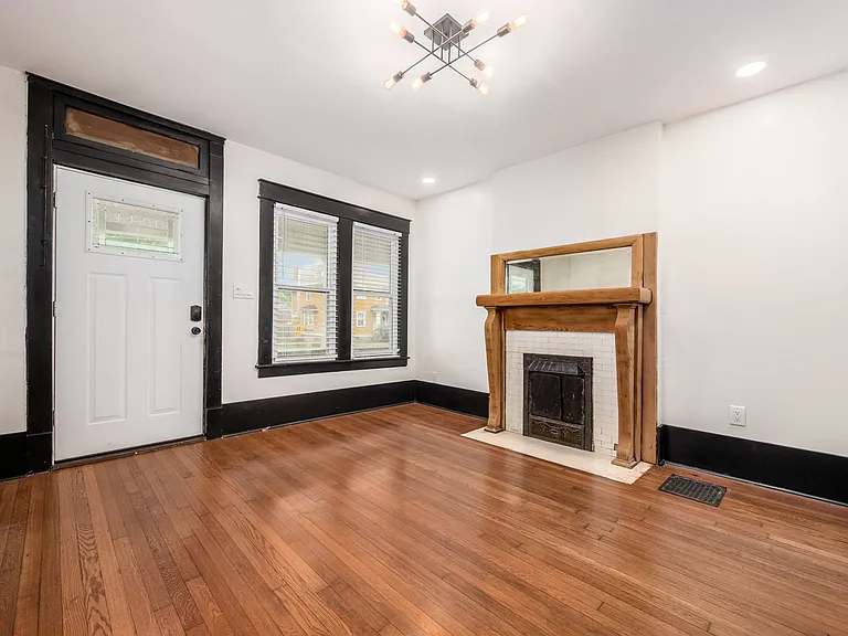 662 E Whittier St #662 — Photo 18