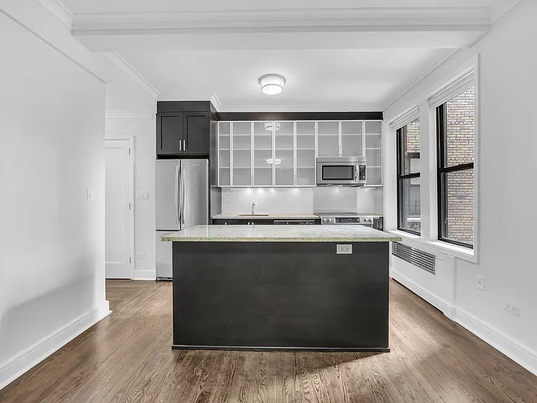 210 W 70th St #715 — Photo 4
