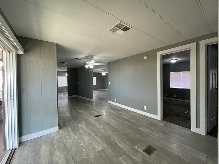 9410 S 11th Dr — Photo 2