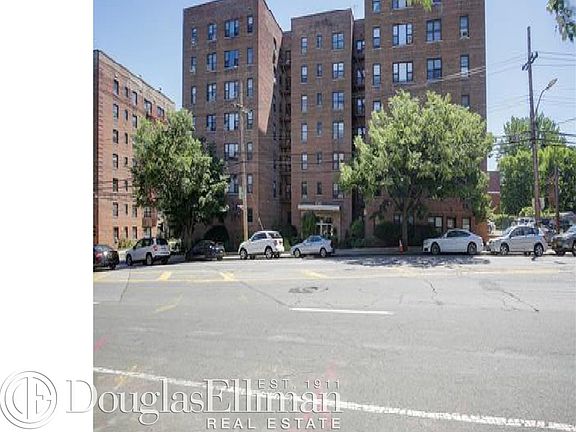 3rd image of 530 Riverdale Ave APT 4K