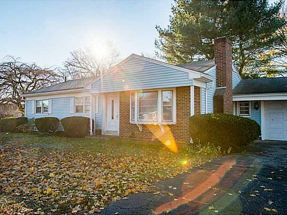 2nd image of 27 Elmwood Dr E