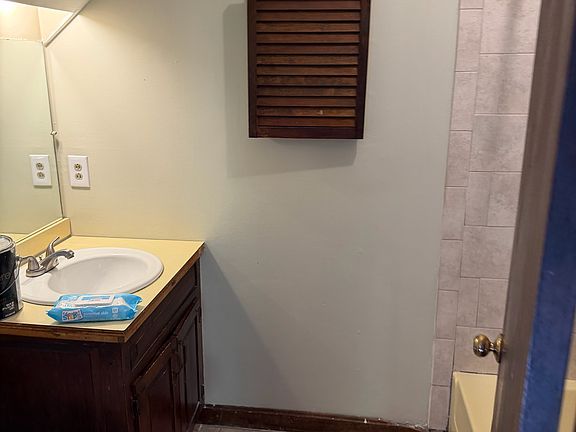 2nd image of 605 S Main St #3