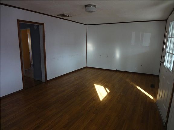 3rd image of 610 W North St