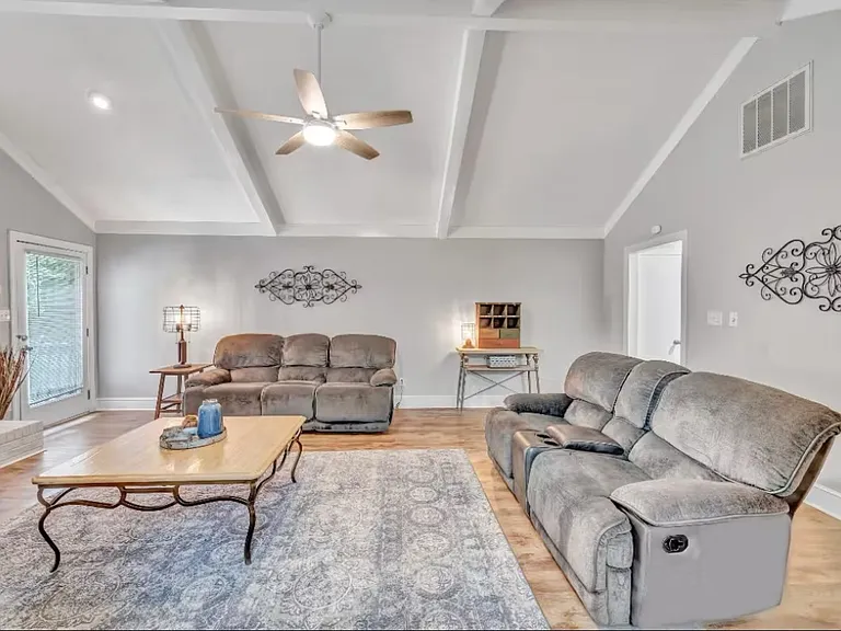 6109 Gainsborough Dr — Photo 10