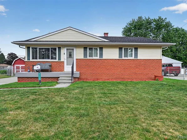 5179 Worchester Dr, Swartz Creek, MI 48473