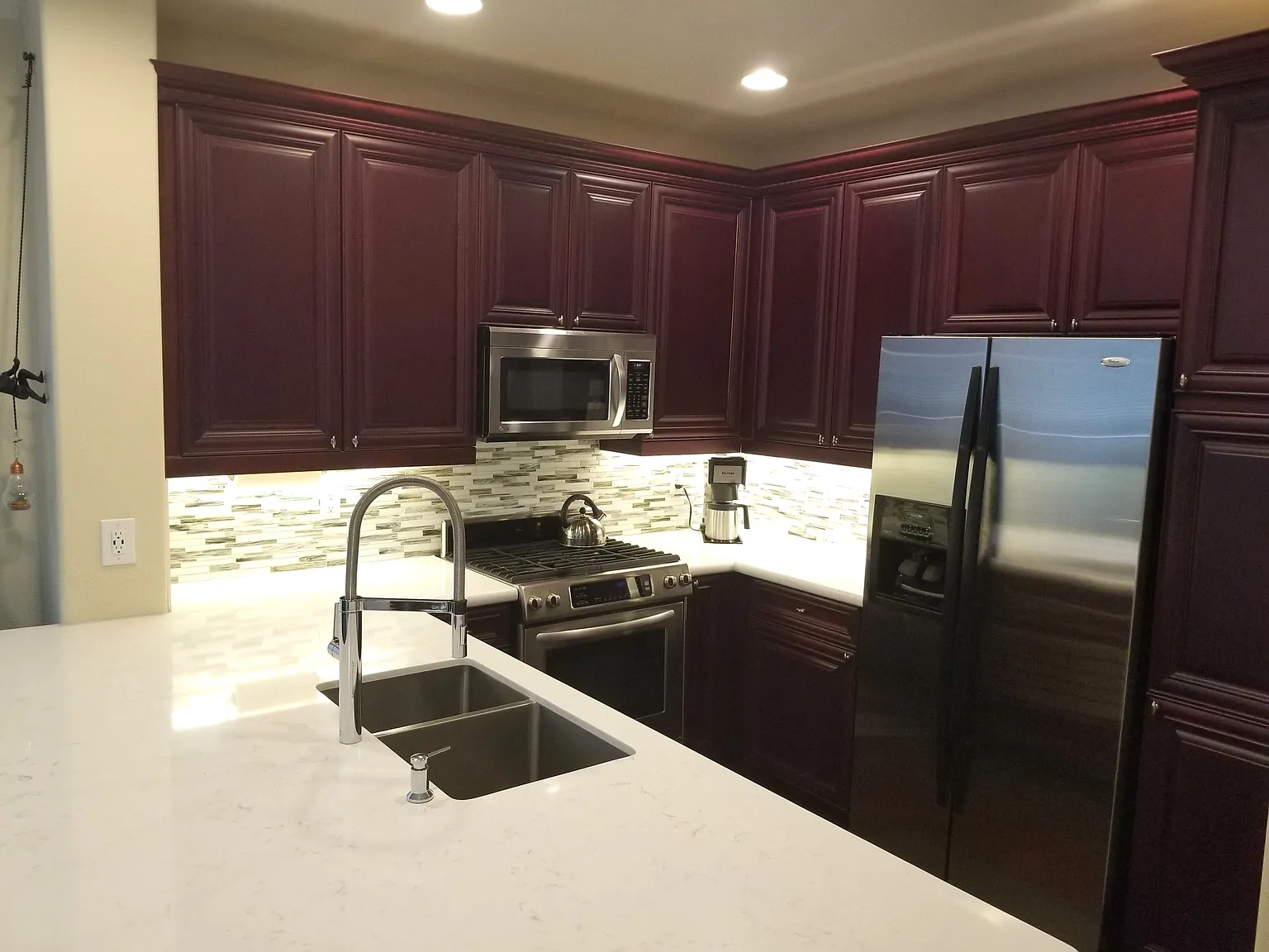 2 bed, 2.5 bath, 1198 sqft, $2,050 — Photo 2
