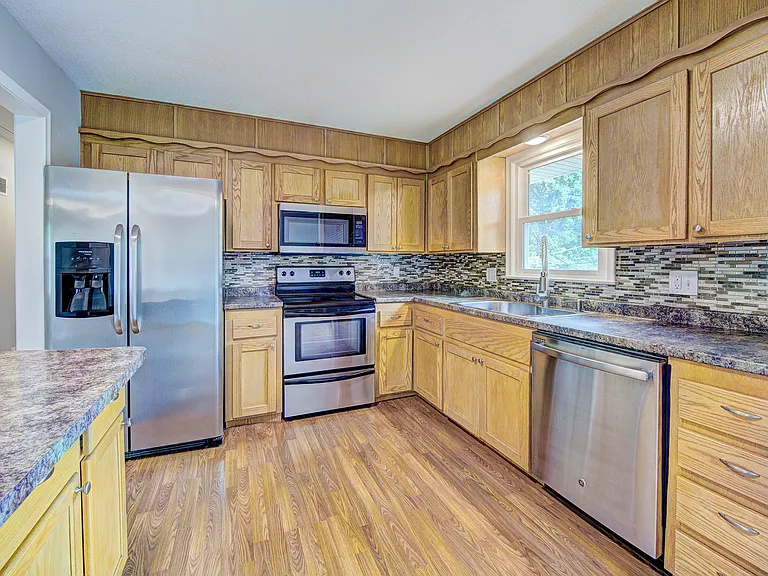 6910 NW Belvidere Pkwy — Photo 5