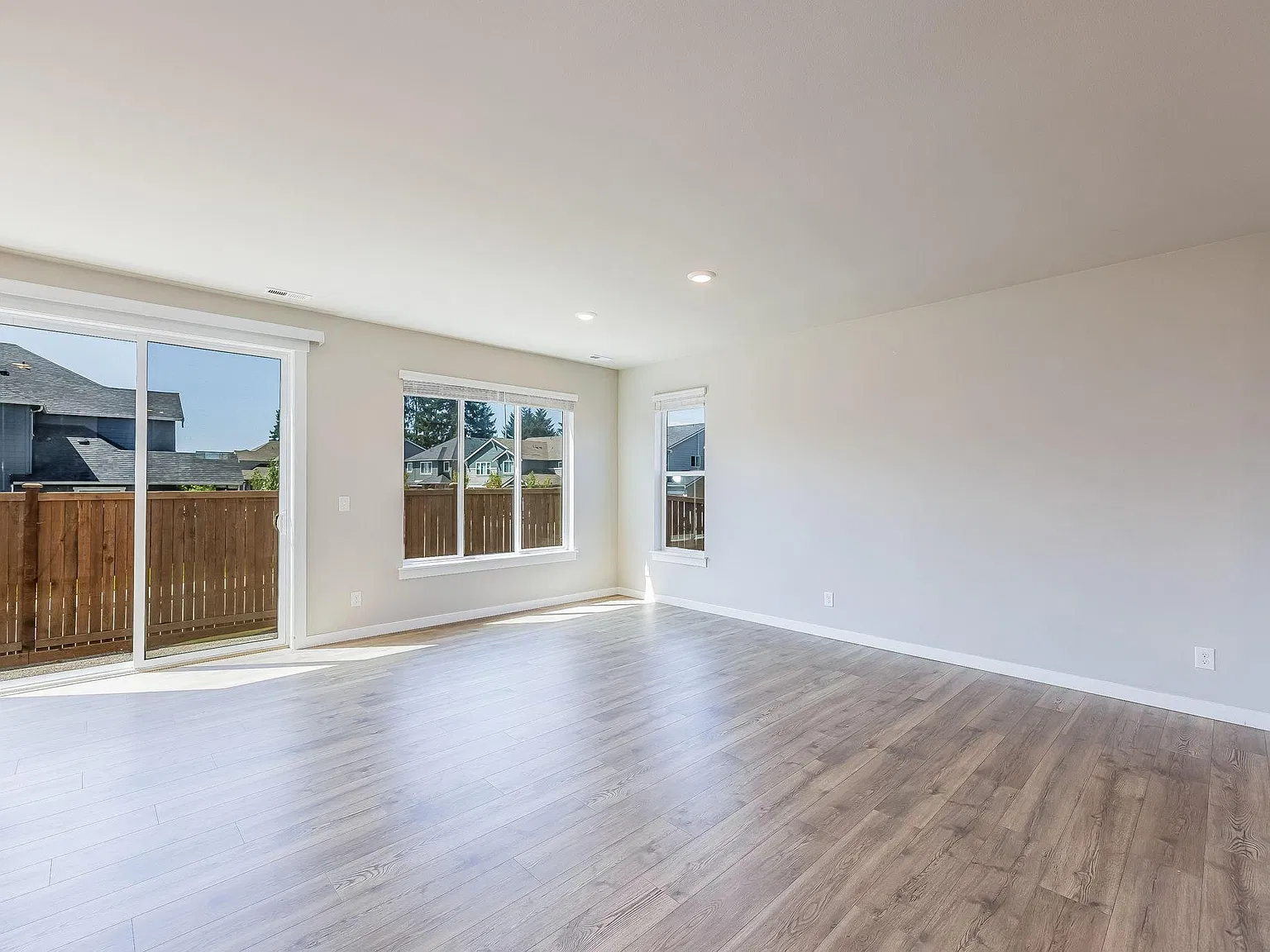 5 bed, 3008 sqft, $3,295 — Photo 4