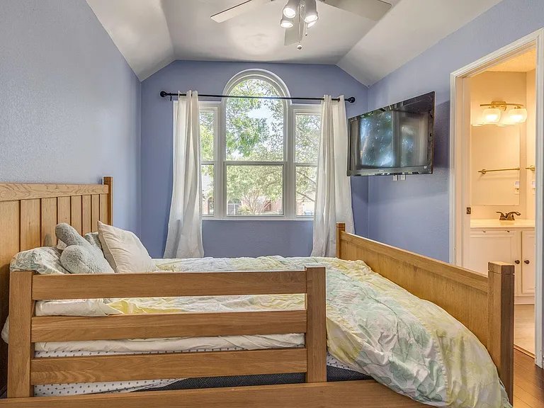 1605 Highdale Ct — Photo 21