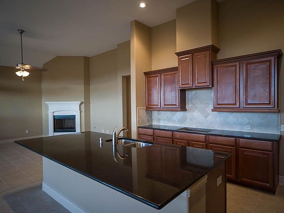 4th image of 610 Kirkham Ln