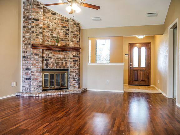 3rd image of 3106 Cambridgeshire Dr