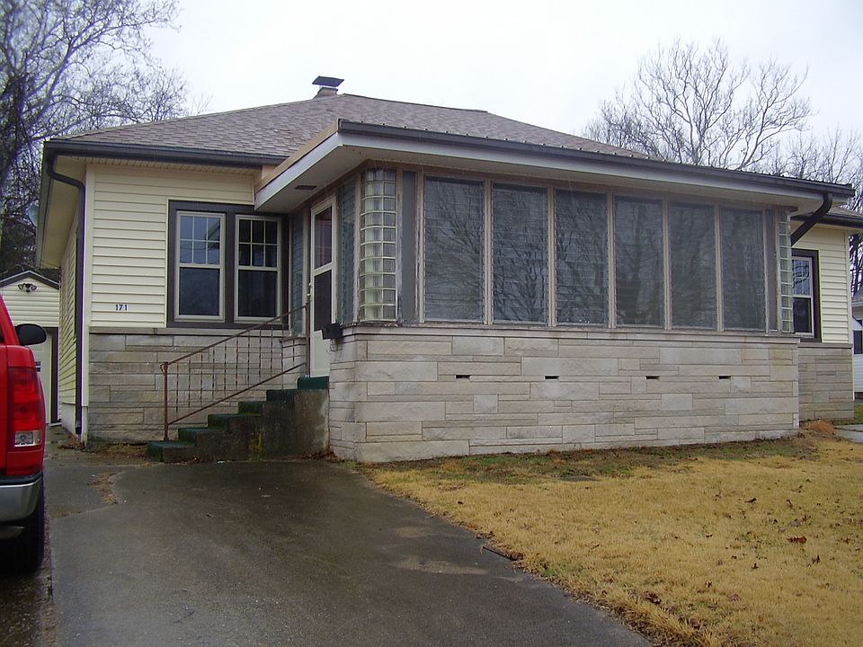 1st image of 171 N Lewis St