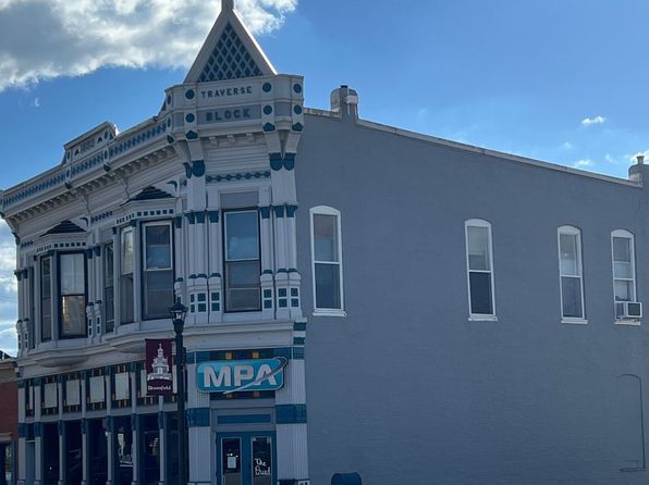 202 1/2 S Madison St #3