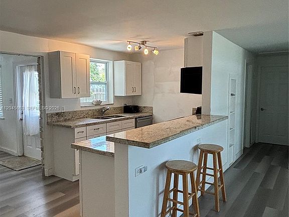 3rd image of 5809 Sullivan Rd