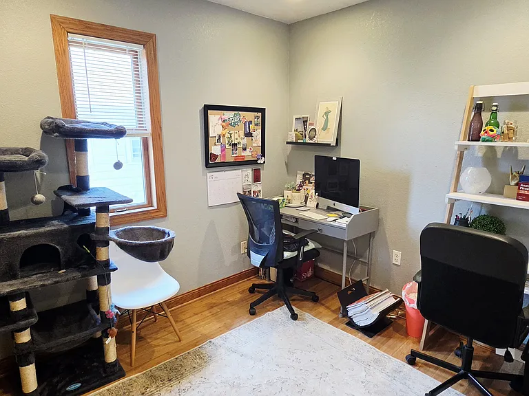 2553 N Oakland Ave — Photo 9
