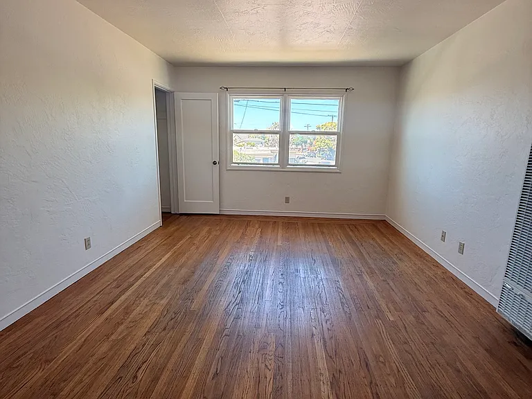 2556 Grant Ave — Photo 5