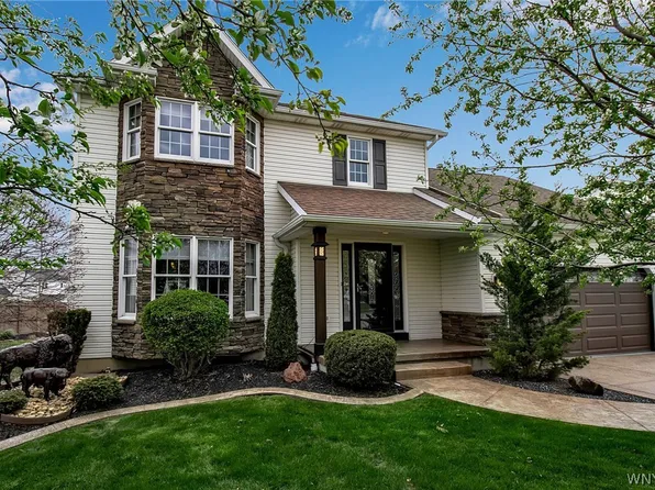 8 Cobblestone Ct, Lancaster, NY 14086