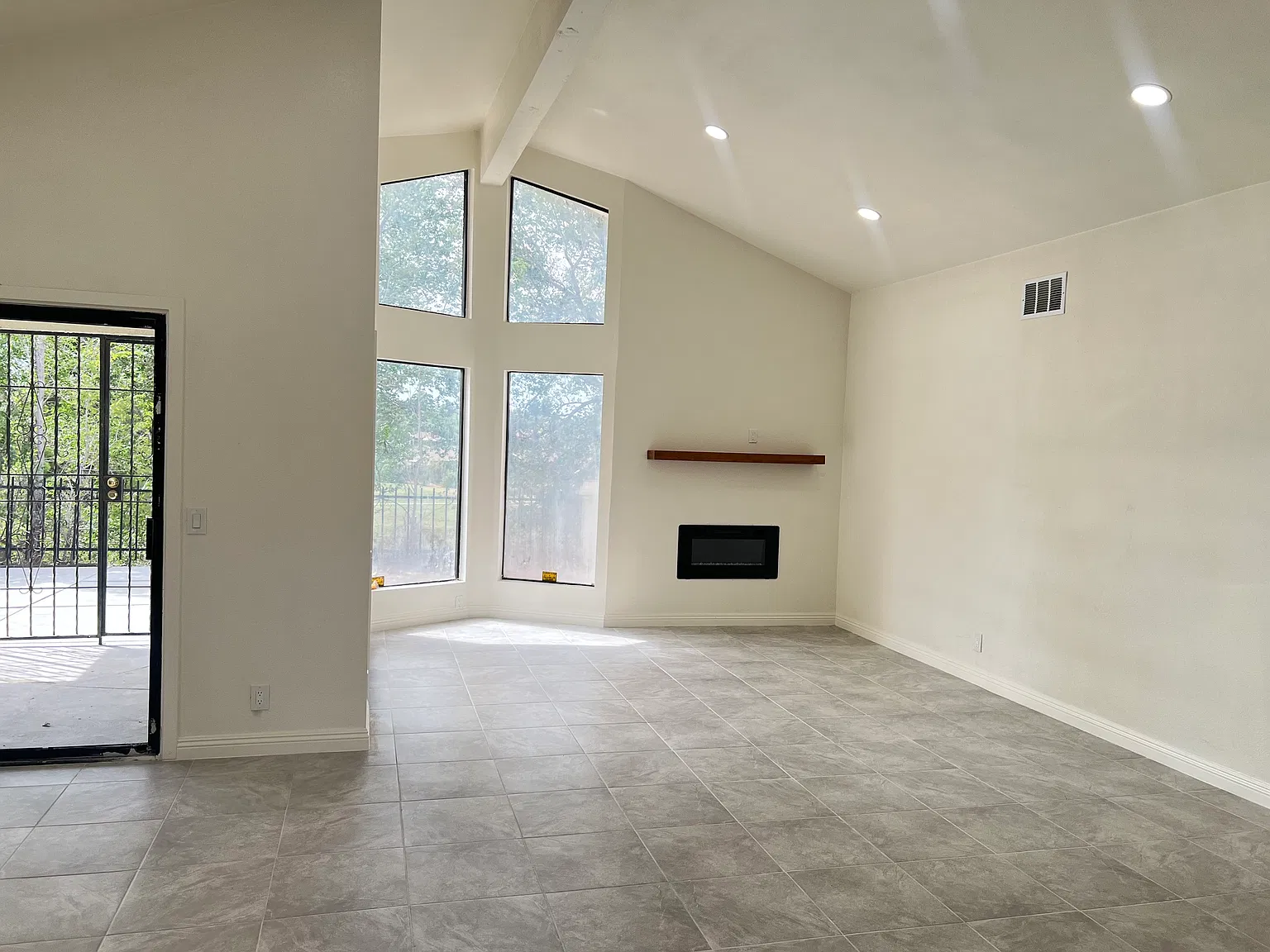 4 bed, 2019 sqft, $2,650 — Photo 4
