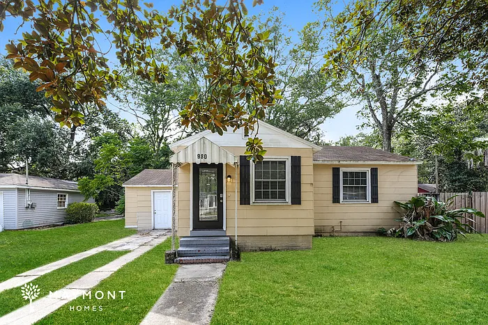 2 bed, 1.0 bath, 895 sqft, $1,175 — Photo 1
