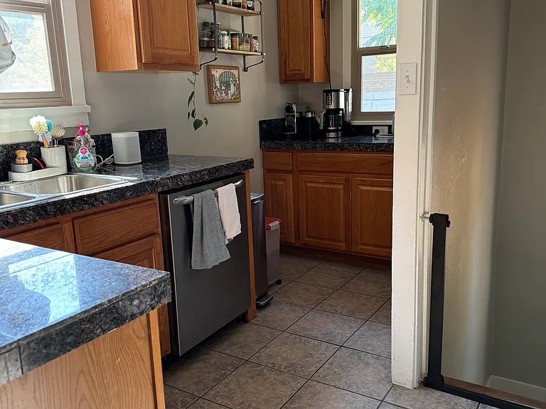 1277 Adams St — Photo 11