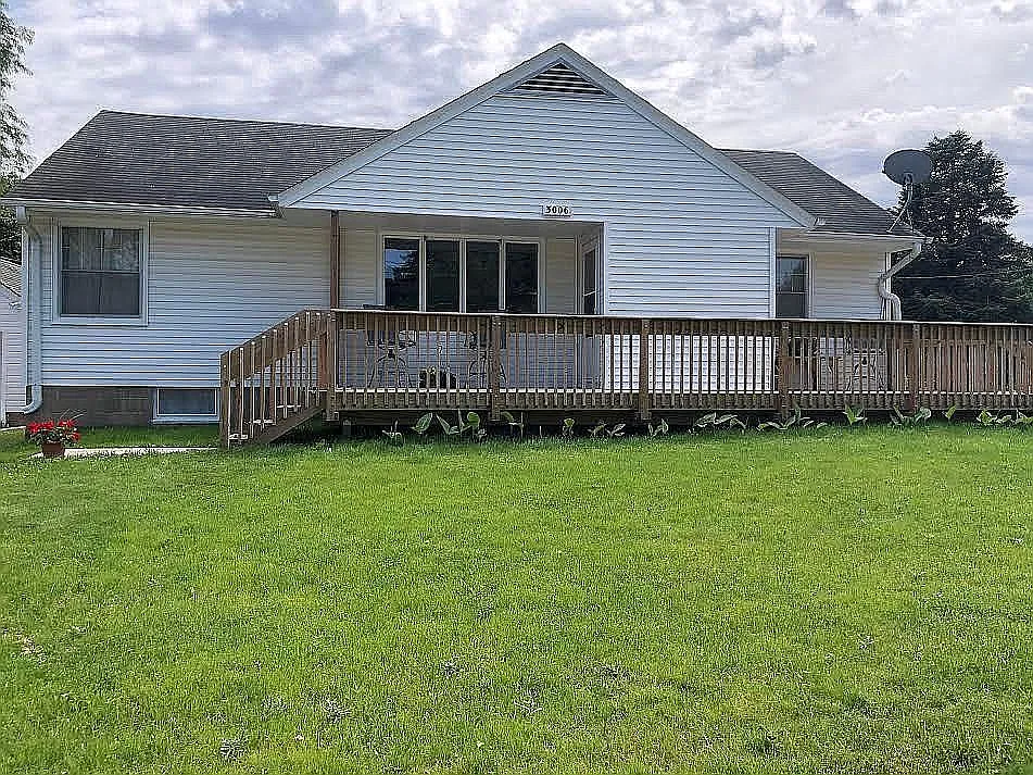 3 bed, 1.5 bath, 1054 sqft, $1,500 — Photo 1