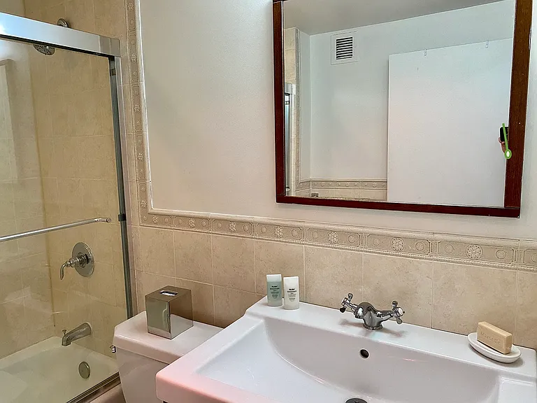 150 W 51st St #1114 — Photo 11