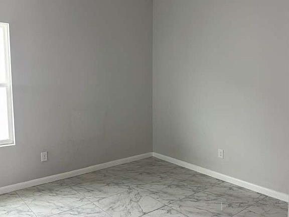 4th image of 5808 Northwestern Ave #3