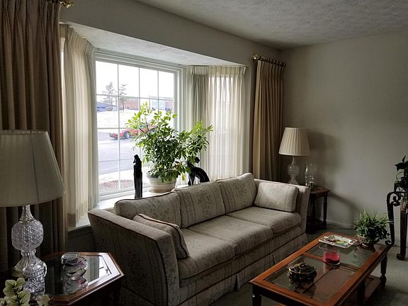 5th image of 37 Applewood Dr #37