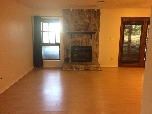 4th image of 9952 Fairway Villas Ln