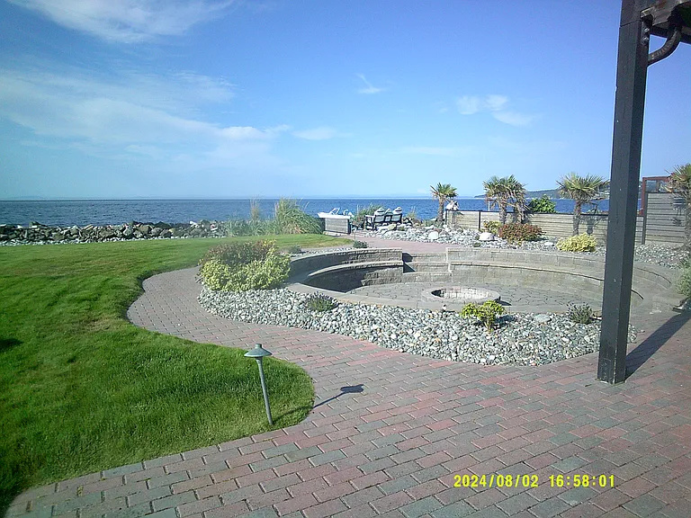131 Beach Dr — Photo 28